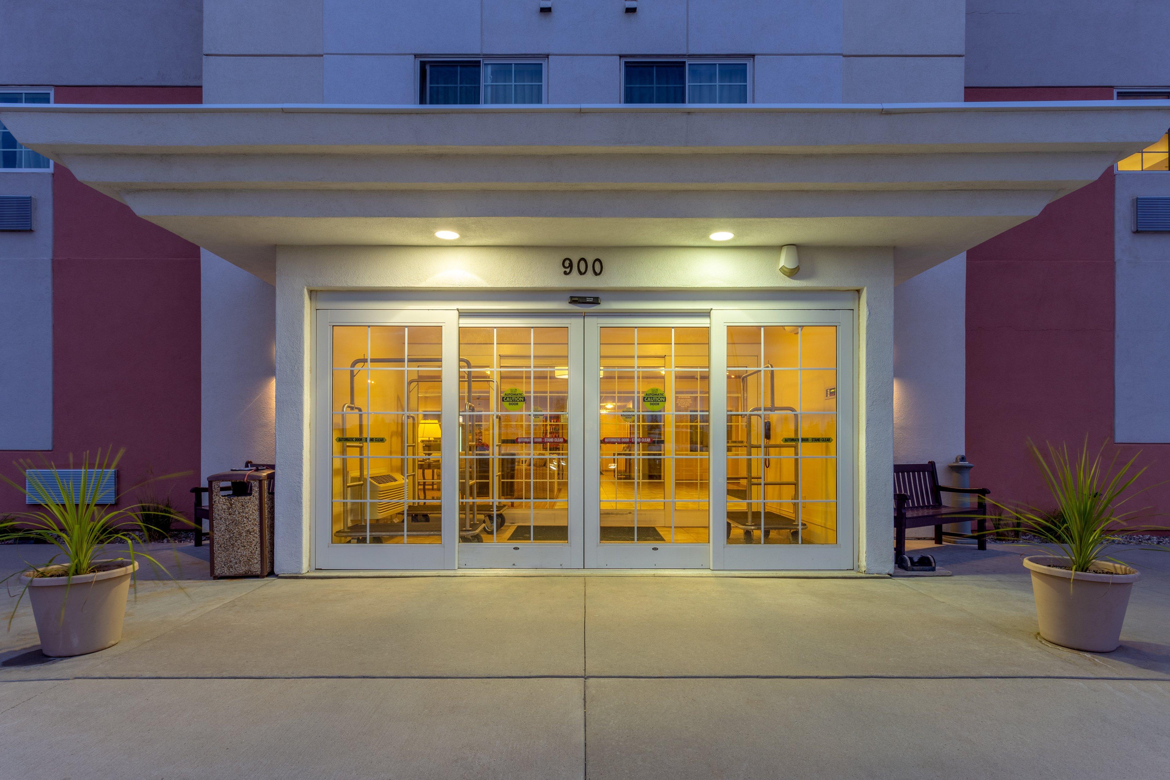 Candlewood Suites Minot By Ihg Bagian luar foto